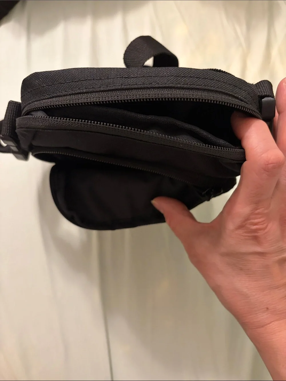 Nike compact messenger